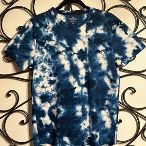Men’s Hollister Curves Hem Tee Size Medium